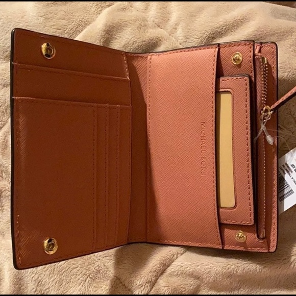 New Michael Kors muted mauve pink 2 in 1 wallet - Picture 1 of 5